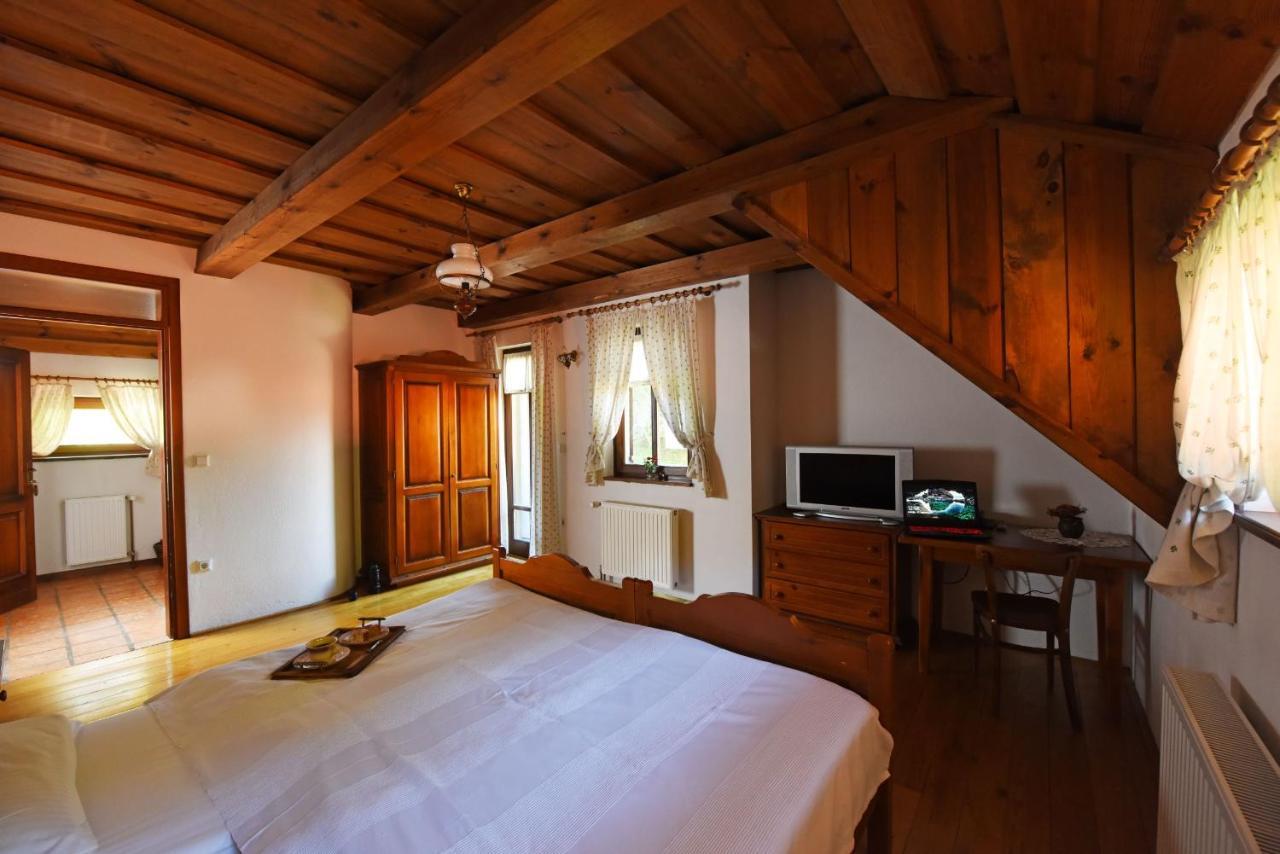 Domacija Seruga Countryside Hotel โนโวเมสโต ภายนอก รูปภาพ