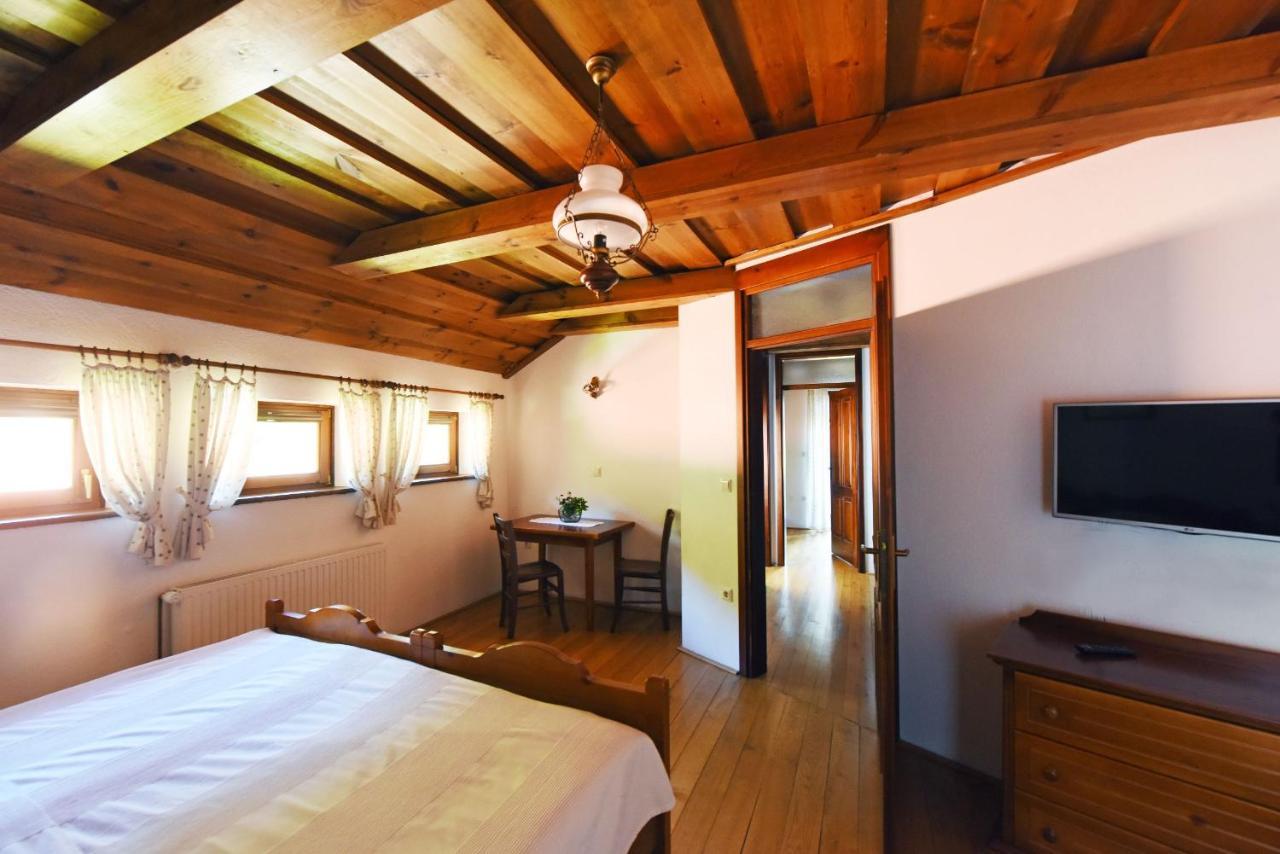 Domacija Seruga Countryside Hotel โนโวเมสโต ภายนอก รูปภาพ