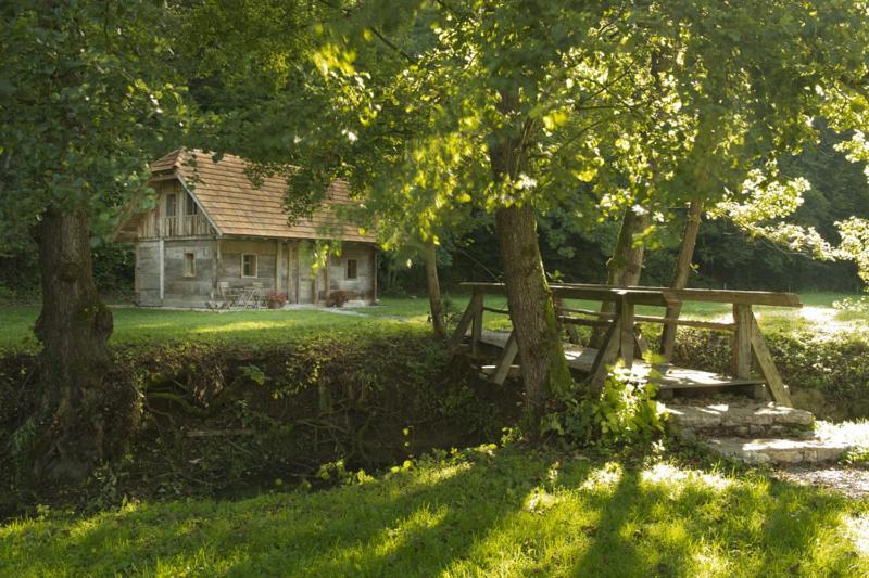 Domacija Seruga Countryside Hotel โนโวเมสโต ภายนอก รูปภาพ