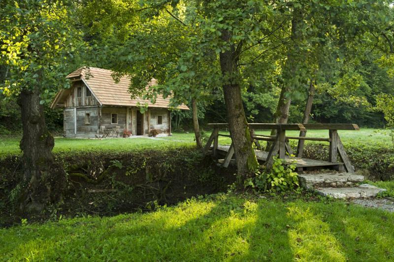 Domacija Seruga Countryside Hotel โนโวเมสโต ภายนอก รูปภาพ