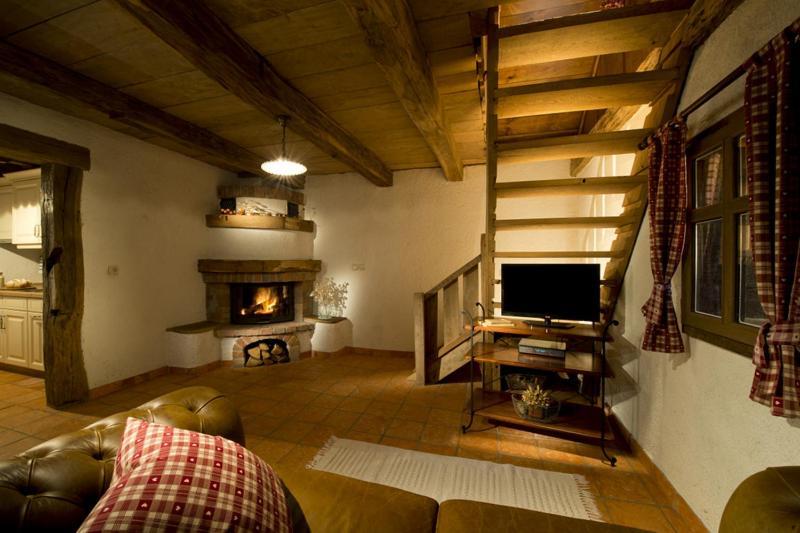 Domacija Seruga Countryside Hotel โนโวเมสโต ภายนอก รูปภาพ