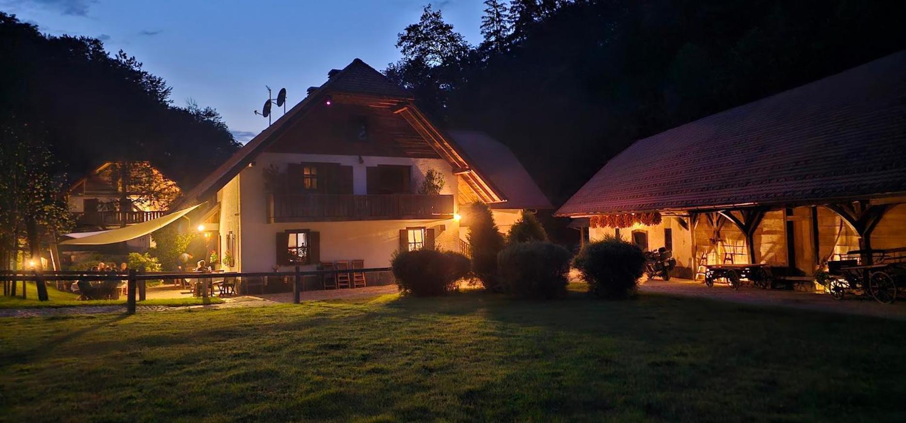 Domacija Seruga Countryside Hotel โนโวเมสโต ภายนอก รูปภาพ