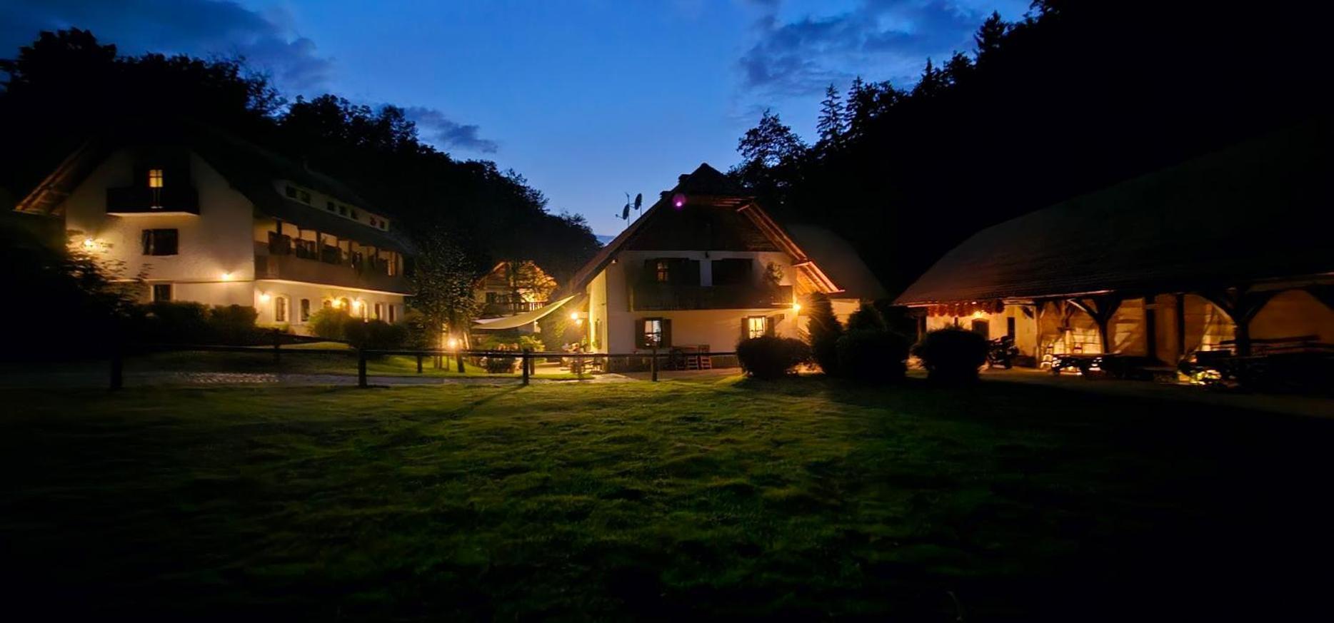 Domacija Seruga Countryside Hotel โนโวเมสโต ภายนอก รูปภาพ