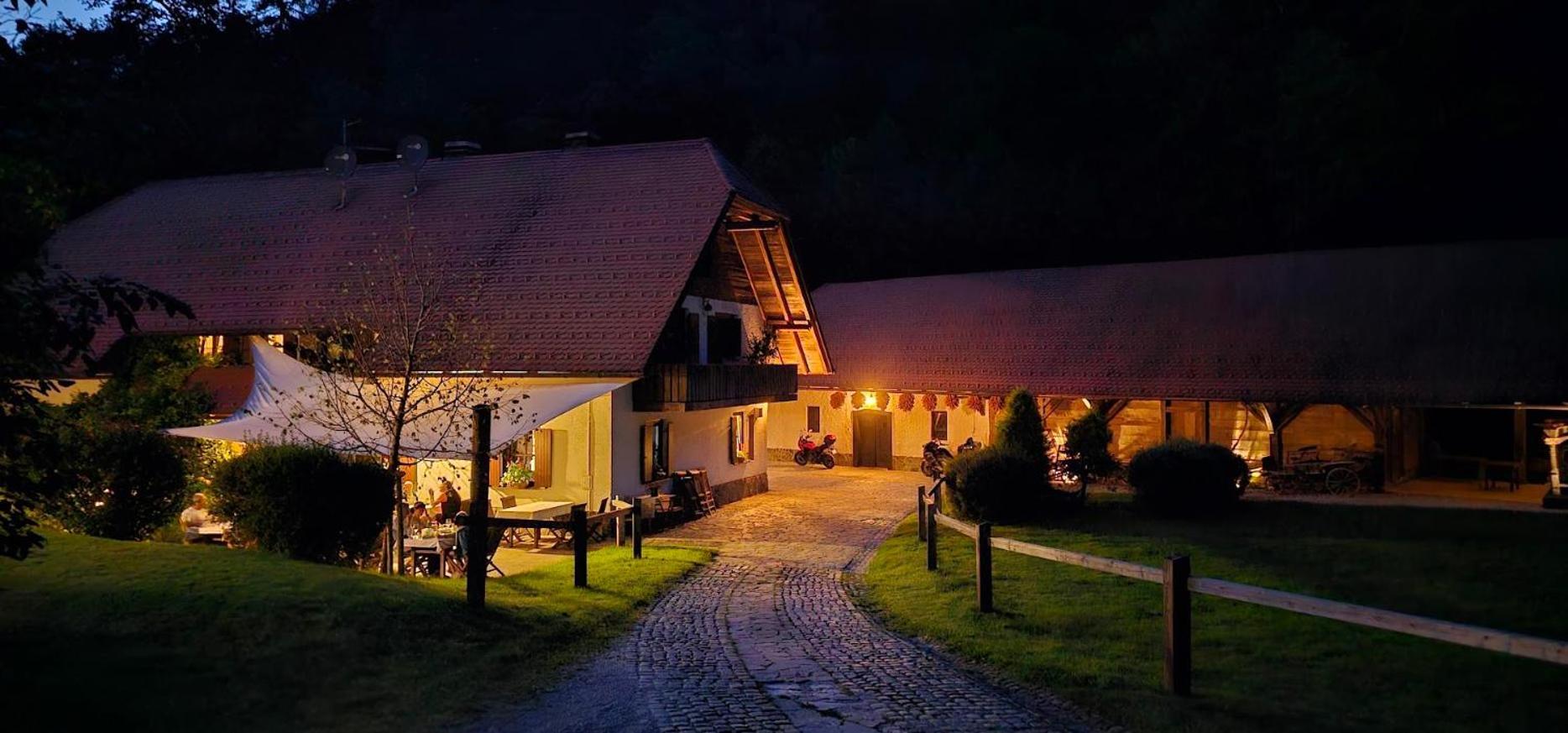 Domacija Seruga Countryside Hotel โนโวเมสโต ภายนอก รูปภาพ