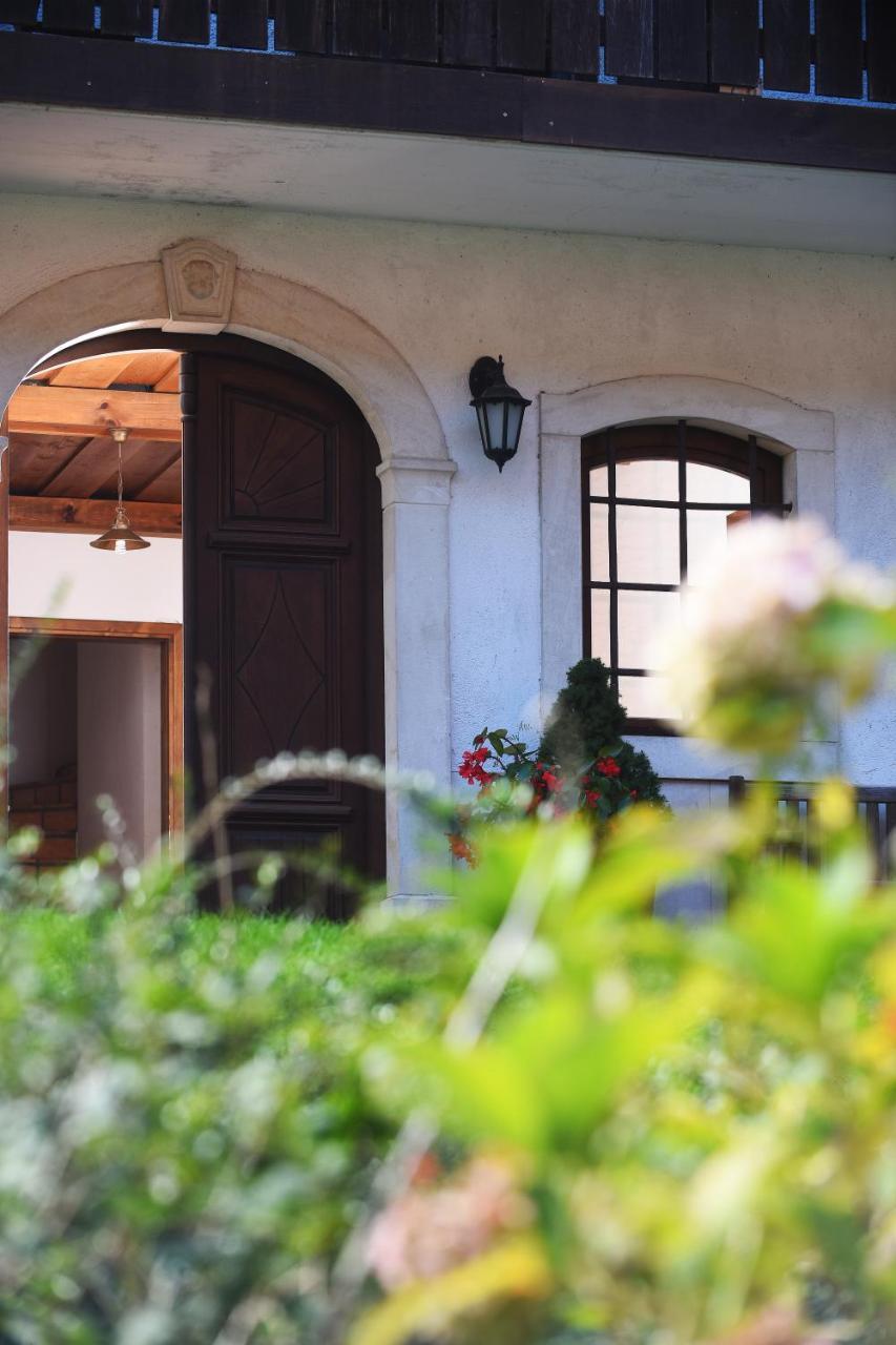 Domacija Seruga Countryside Hotel โนโวเมสโต ภายนอก รูปภาพ