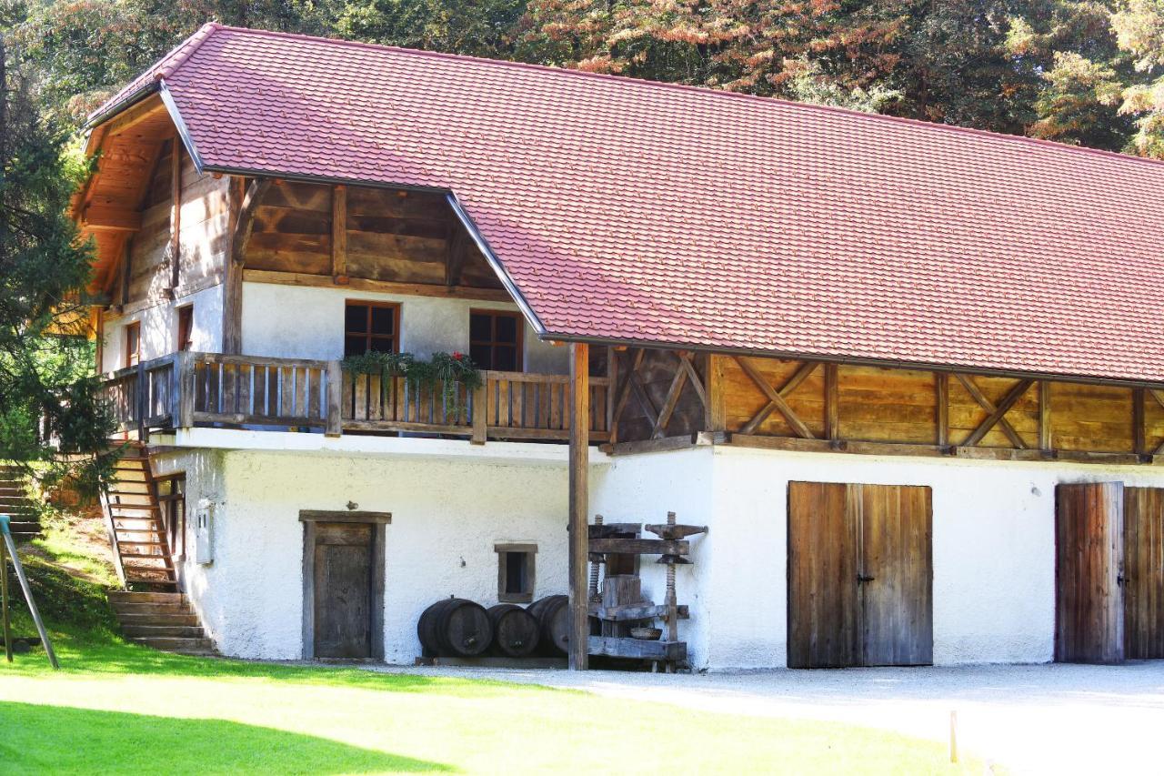 Domacija Seruga Countryside Hotel โนโวเมสโต ภายนอก รูปภาพ