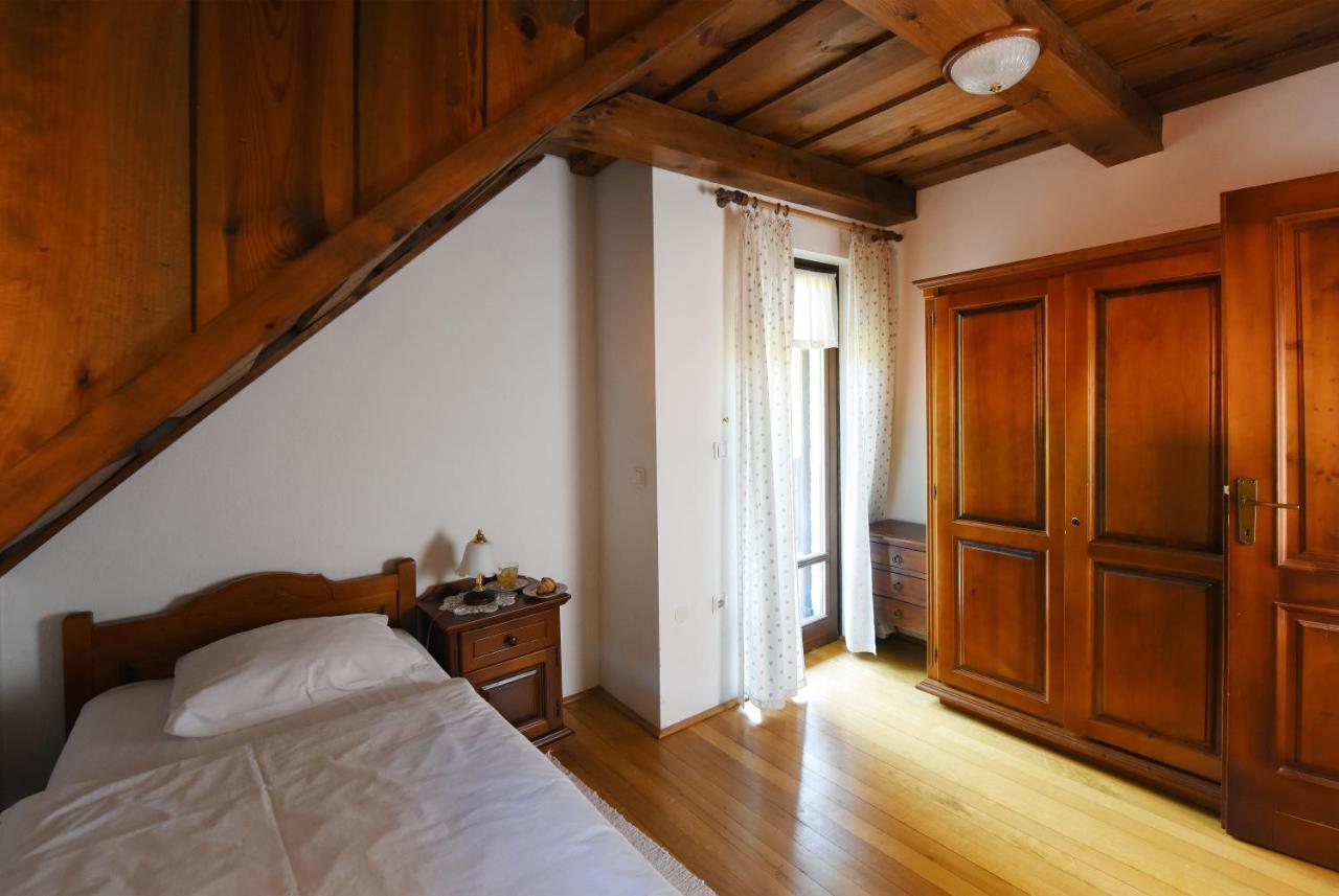 Domacija Seruga Countryside Hotel โนโวเมสโต ภายนอก รูปภาพ